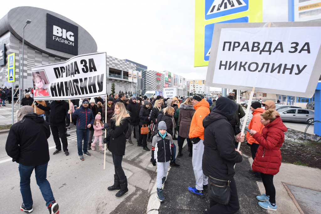 Skup građana "Pravda za Nikolinu" održan u Kragujevcu: Vozač usmrtio devojčicu (13) na pešačkom prelazu - i dalje je na slobodi