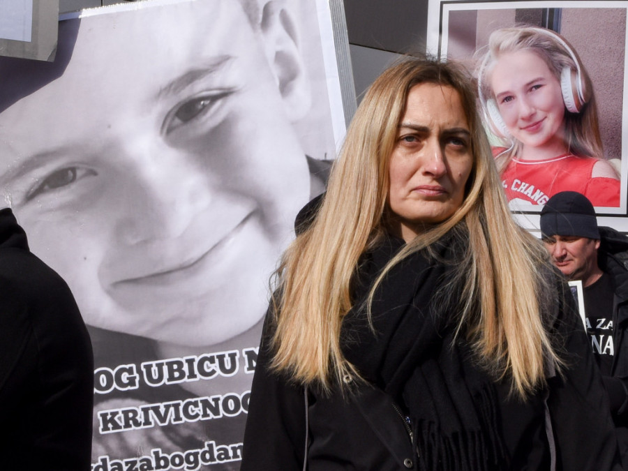 Skup građana "Pravda za Nikolinu" održan u Kragujevcu: Vozač usmrtio devojčicu (13) na pešačkom prelazu - i dalje je na slobodi