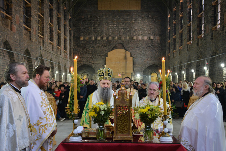 Patrijarh Porfirije služio litirgiju u srpskoj svetinji na Menhetnu: Posle 7 godina hram Svetog Save bez grejanja, ali pun radosti (FOTO)