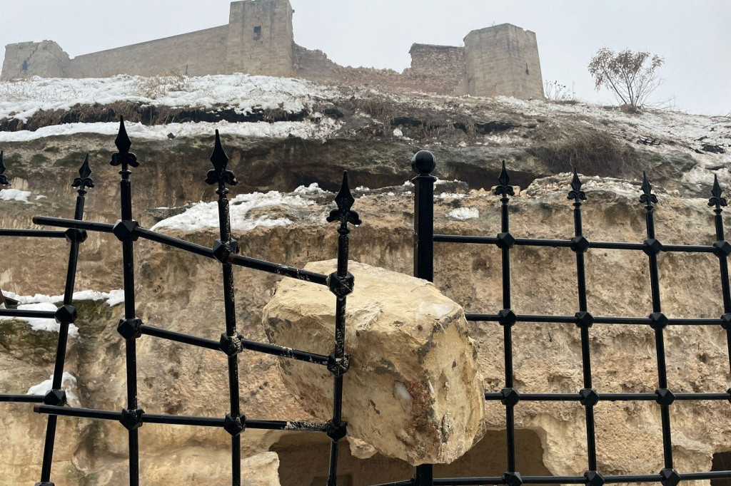 Razorni zemljotres u Turskoj srušio zamak pod zaštitom Uneska, star 15 vekova (FOTO/VIDEO)