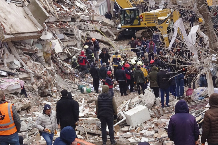 Treslo se i kod Istanbula: Zabeleženo više od 100 naknadnih potresa, a to će trajati godinu dana