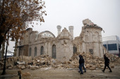 Ni bogomolja nije bila pošteđena: Zemljotres u Turskoj razorio Jeni džamiju (VIDEO)