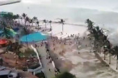 Vrisak i bežanje, a iza njih "čudovište"! Nakon smrtonosnog zemljotresa, tursku obalu pogodili talasi visoki i do 3 metra (VIDEO)