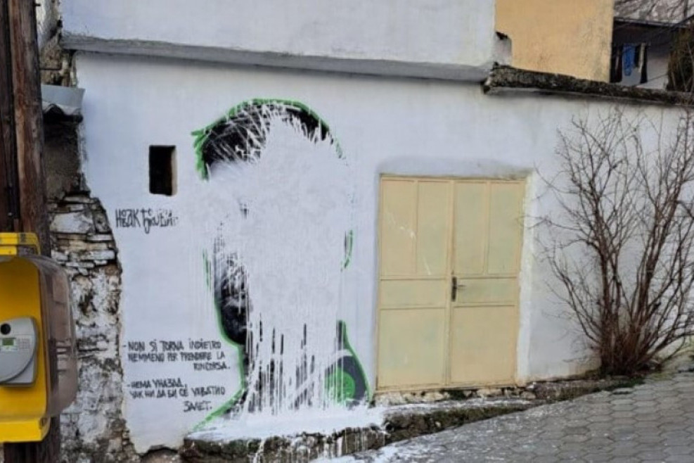 U Orahovcu uništen mural sa likom Novaka Đokovića: "Kurtijevi huligani uništavaju tuđe kada nemaju svoje" (FOTO)
