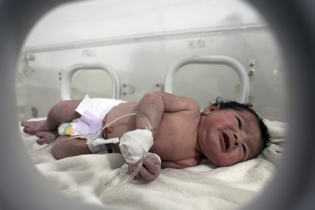 Čudo usred zemljotresa u Turskoj! Ovo je beba rođena u ruševinama - pupčanom vrpcom je i dalje bila vezana za majku kada su je pronašli