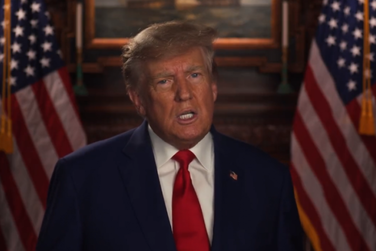 Tramp tvrdi da su poverljive fascikle zapravo prazne! Jednu koristio kako bi prekrio svetlo koje mu je smetalo!?