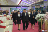 Kim Džong Un ponovo u javnosti sa ćerkom: Poveo i suprugu, ali su dva poteza pokazala da želi da istakne naslednicu (FOTO)