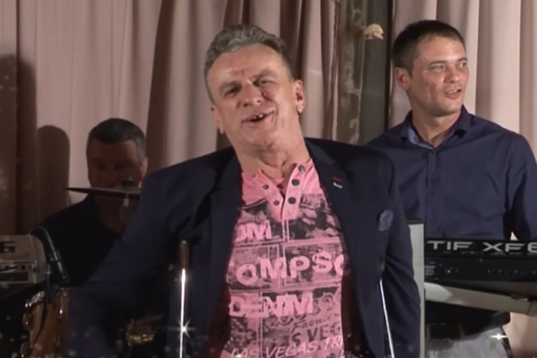 Pevač celog života nastupao sa štakama, a onda nestao sa scene: Srećko Šušić viđen posle dužeg vremena (VIDEO)