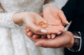 Nevolje na venčanju: Zbog mladine šale matičar otkazao ceremoniju (VIDEO)