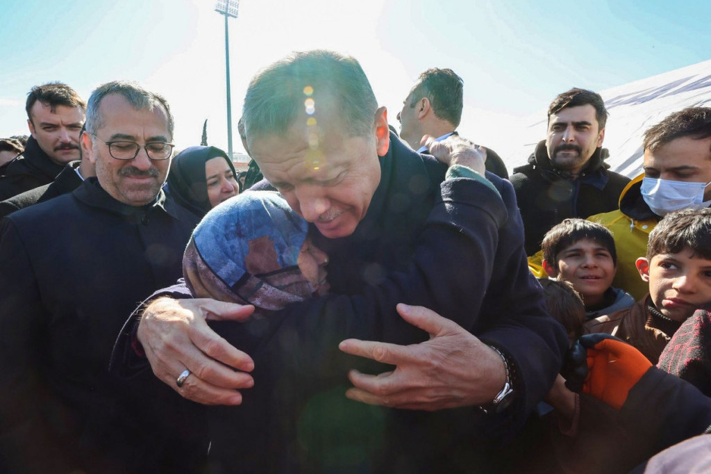 Erdogan obišao područja pogođena zemljotresom: Stradalo više od 9.000 ljudi u Turskoj