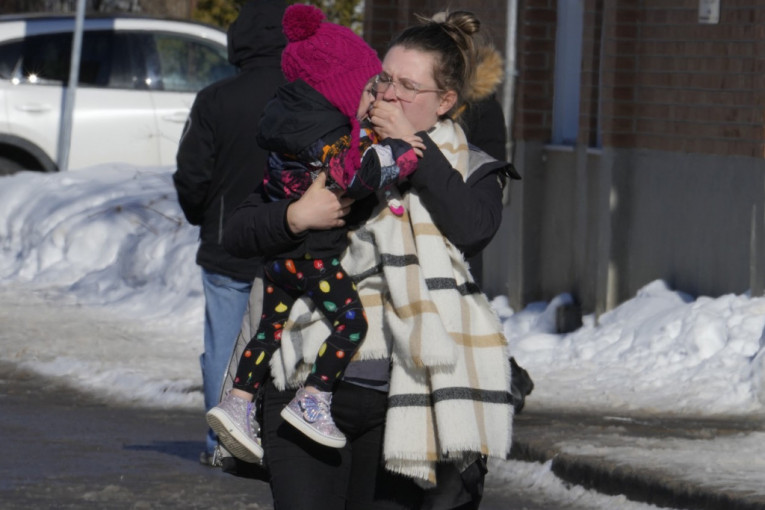 Autobus uleteo u vrtić, preminulo dvoje dece: Užas u Montrealu