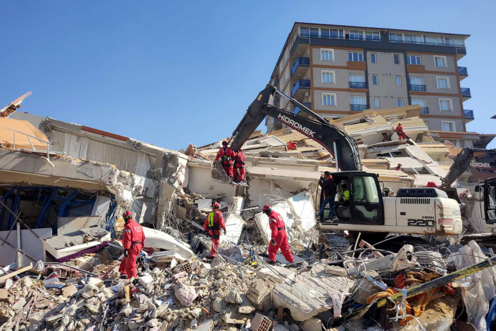 Srpski spasilački tim u Turskoj veći za 18 članova: U saradnji sa Italijanima pomažu u spašavanju onih koji su preživeli zemljotres (FOTO)
