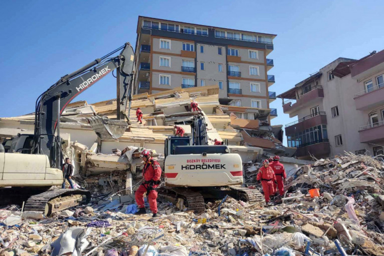 Srpski spasioci u Turskoj koriste specijalne kamere za lociranje zatrpanih u ruševinama koje prepoznaju telo