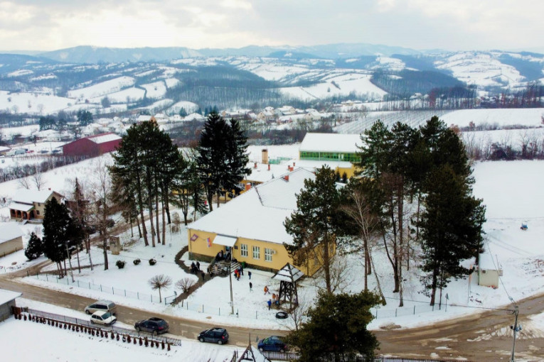 U ovom selu svaka porodica ima po tri deteta: U Pranjanima škola i vrtić su puni, a svadbe i rođendani su najčešća veselja!