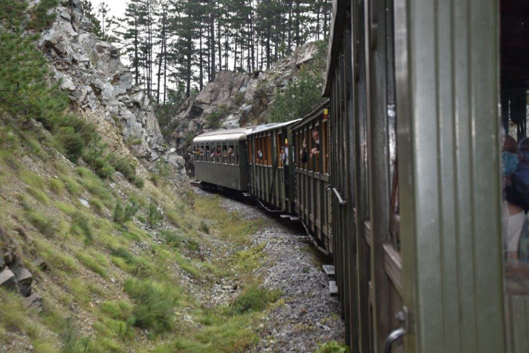 Voz "Nostalgija" na Šarganskoj osmici za Dan državnosti!