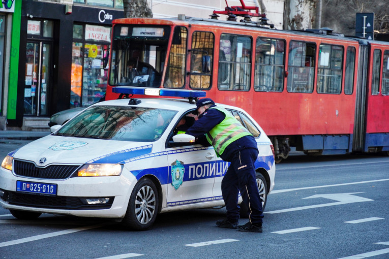 Kolaps u centru Beograda: Tramvaj se zakucao u automobil (FOTO)