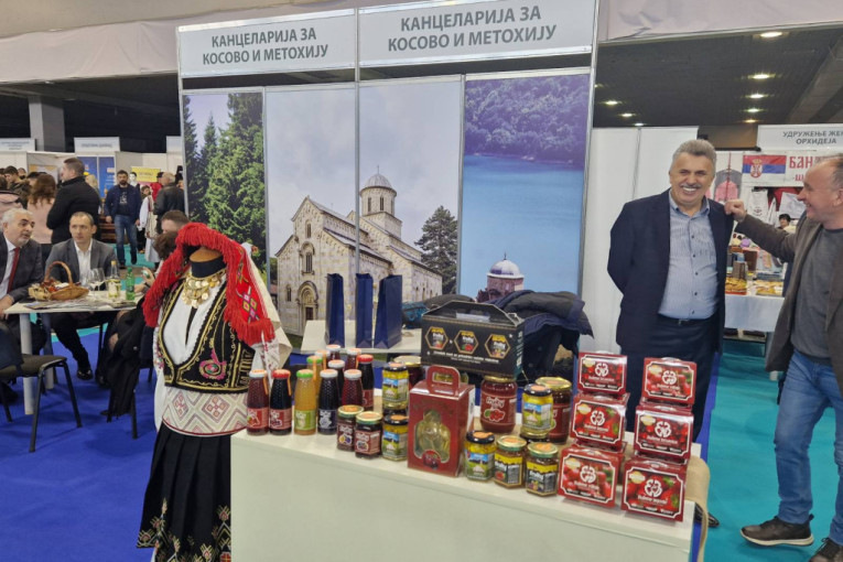 Gastronomsko i kulturno nasleđe Kosova i Metohije na Sajmu zavičaja u Novom Sadu (FOTO)