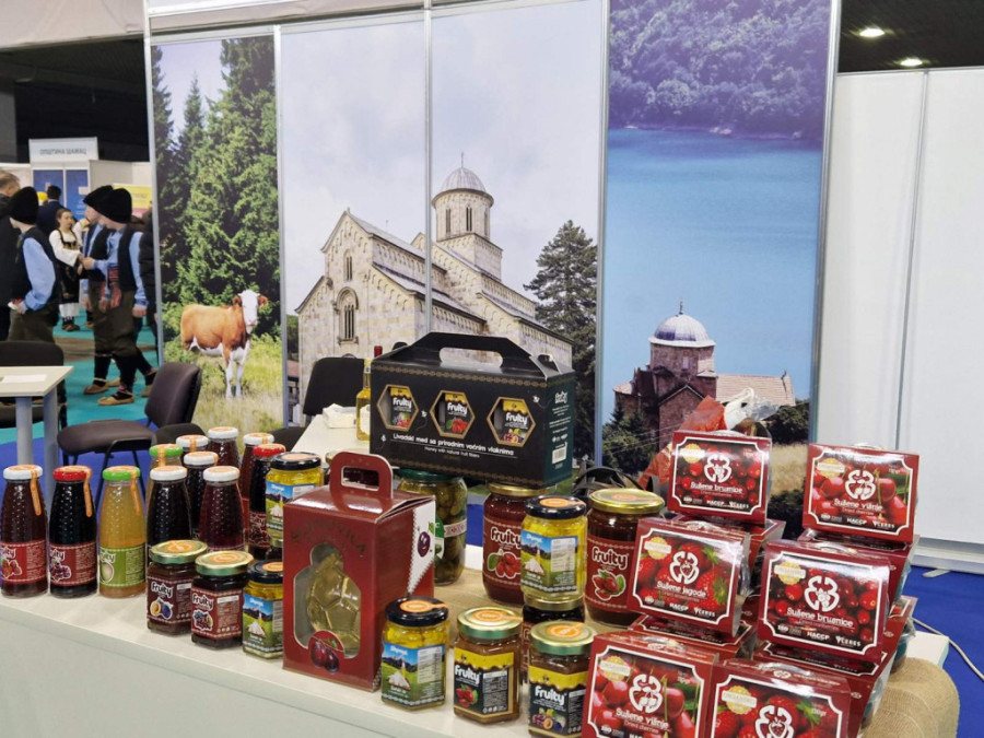 Gastronomsko i kulturno nasleđe Kosova i Metohije na Sajmu zavičaja u Novom Sadu (FOTO)