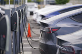 Nisan radi na tome da automobili na struju pojeftine 30%