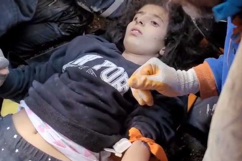 Bravo, ljudi: Spasioci iz Republike Srpske spasli devojčicu ispod ruševina nakon 152 sata (VIDEO)