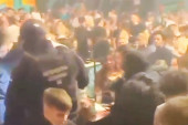 Ponovo racija u "Zimskom Fristajleru": Policija iznenada upala u klub, pretresani radnici, obezbeđenje i gosti! (FOTO/VIDEO)