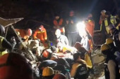 Još jedno čudo: Žena izvučena iz ruševina nedelju dana posle zemljotresa (VIDEO)