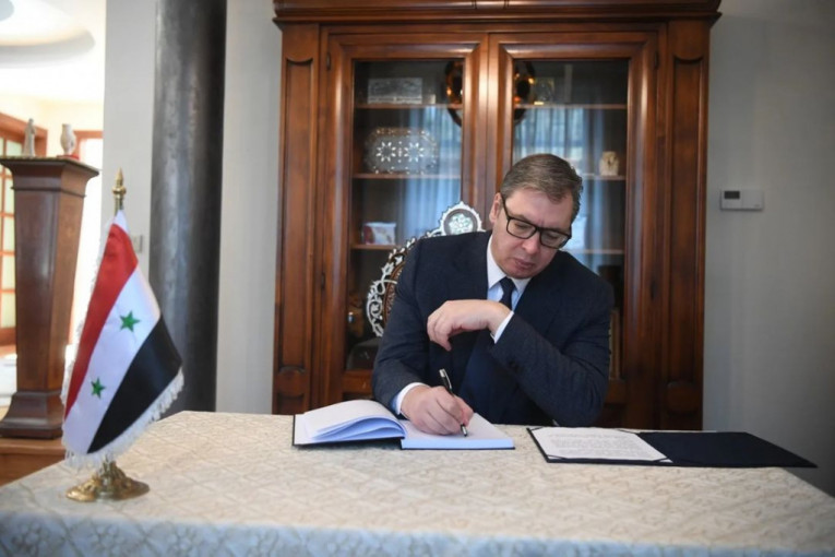 Vučić se upisao u knjigu žalosti u Ambasadi Sirije