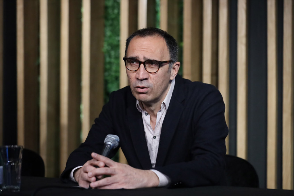 Zašto se RTS gadi većini građana Srbije i zašto našim novcem pune džepove pojedinaca?