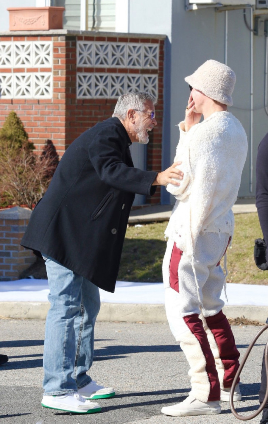 Bred Pit zapalio mreže svojim pantalonama: Ovaj trend muškarci u Srbiji ne bi prihvatili ni za pare (FOTO)