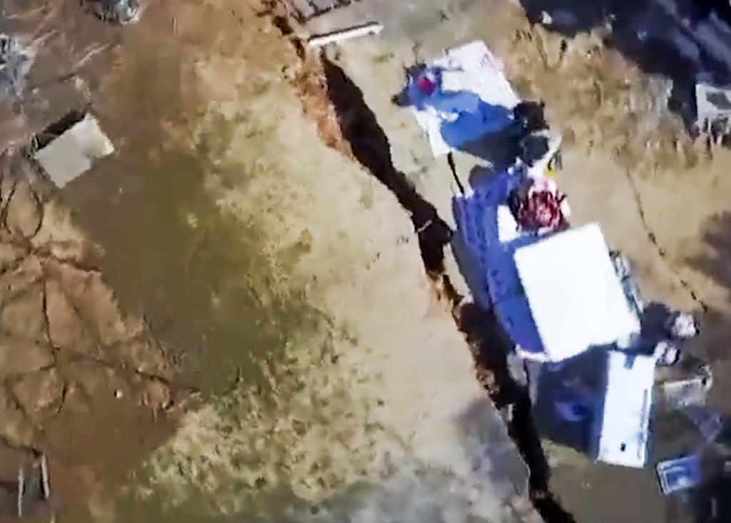 Stravične slike i dalje stižu iz Turske! Dronom snimljena katastrofa, selo prepolovljeno! (VIDEO)