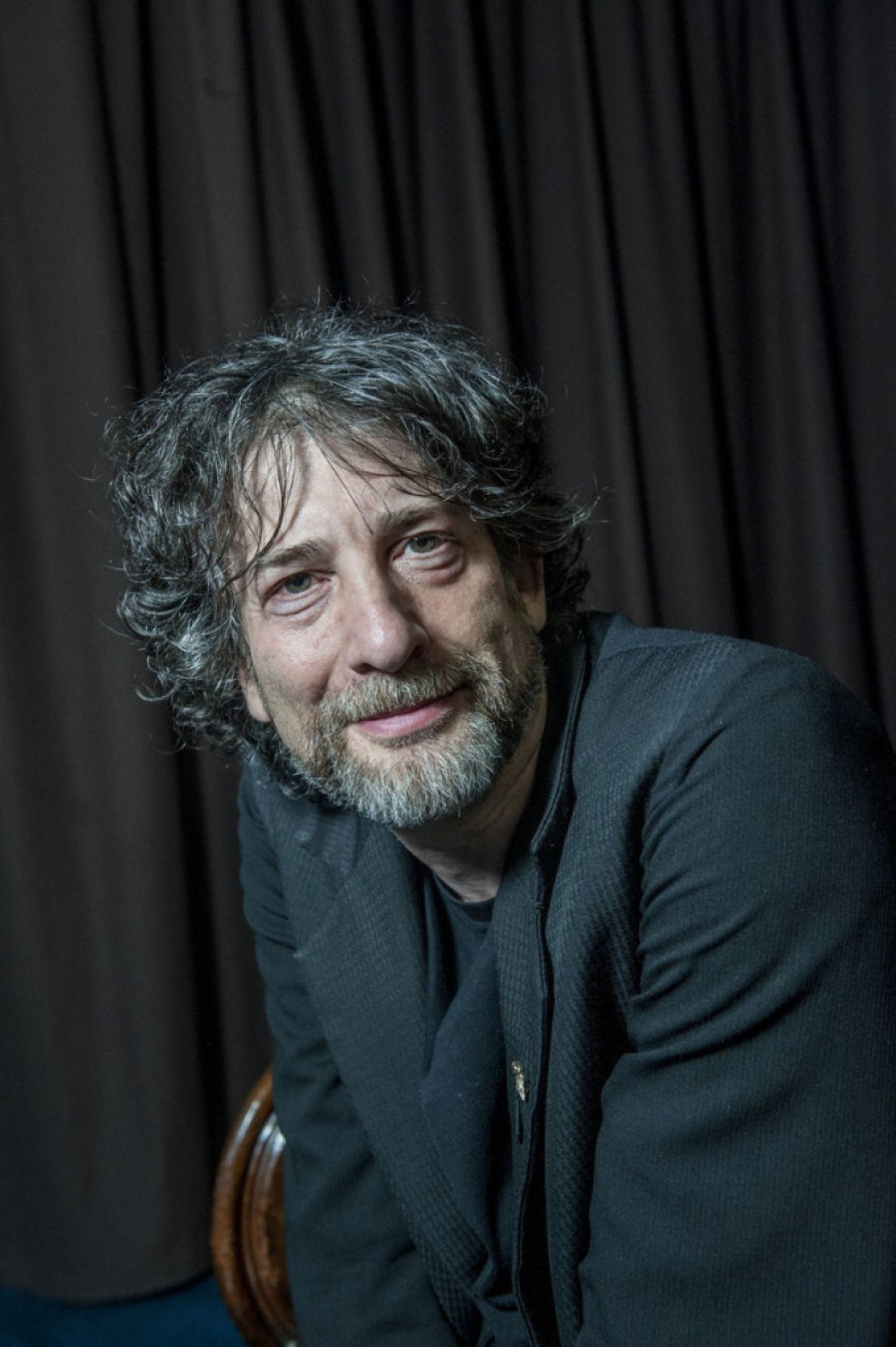 Osam žena optužilo čuvenog pisca Nila Gejmena za seksualno zlostavljanje: Otkrile užasna iskustva sa njim (FOTO/VIDEO)