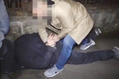 Akcija policije u Čačku: Mladić uhapšen, u stanu mu pronašli kanabis i praškaste materije