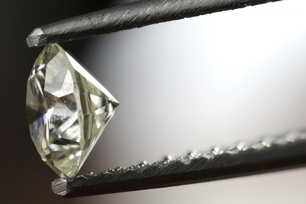 Proizvođači dijamanata zabrinuti zbog više cene: G7 neka razmisli o Rusiji