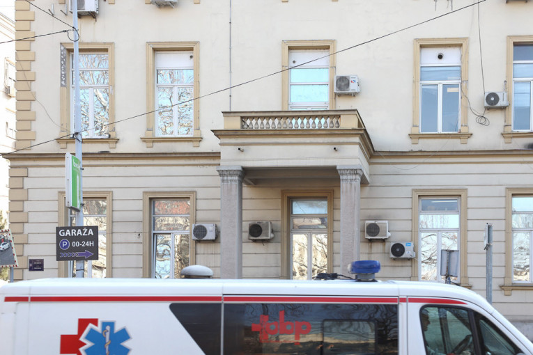 Haos u Kliničkom centru u Beogradu: Pacijentkinja šutnula medicinsku sestru u stomak!