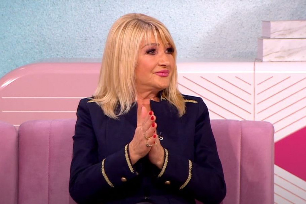 Naša pevačica na mukama pred nastup: Nemam šta da obučem, čarape su mi pocepane!