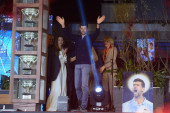 Novak konačno u Beogradu, napravljen mu spektakularan doček: Vatromet, baloni, pesma i radost (FOTO/VIDEO)