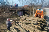 Komšije zasukale rukave: Bazenu iz kog se pijaćom vodom snabdeva centar srpskog sela niko nije prišao 15 godina (FOTO)