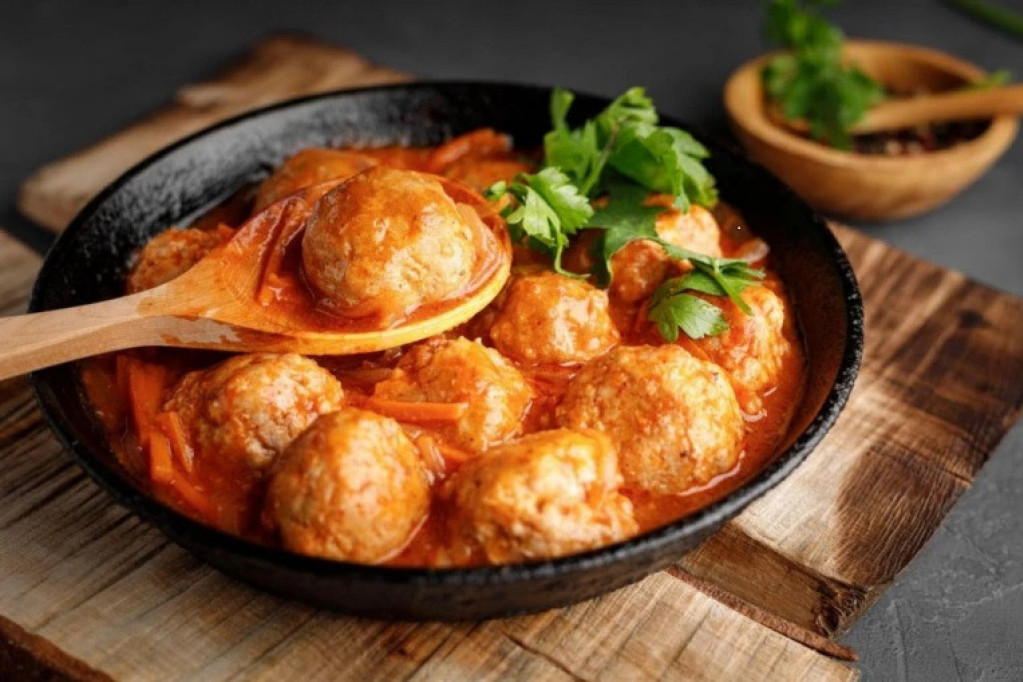 Svi prave istu grešku kod marinade: Jedan detalj u pripremi potpuno menja ukus mesa i čini ga sočnijim