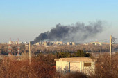 Požar u Novom Sadu: Crni dim se širi gradom, zapalio se gradski autobus (FOTO)