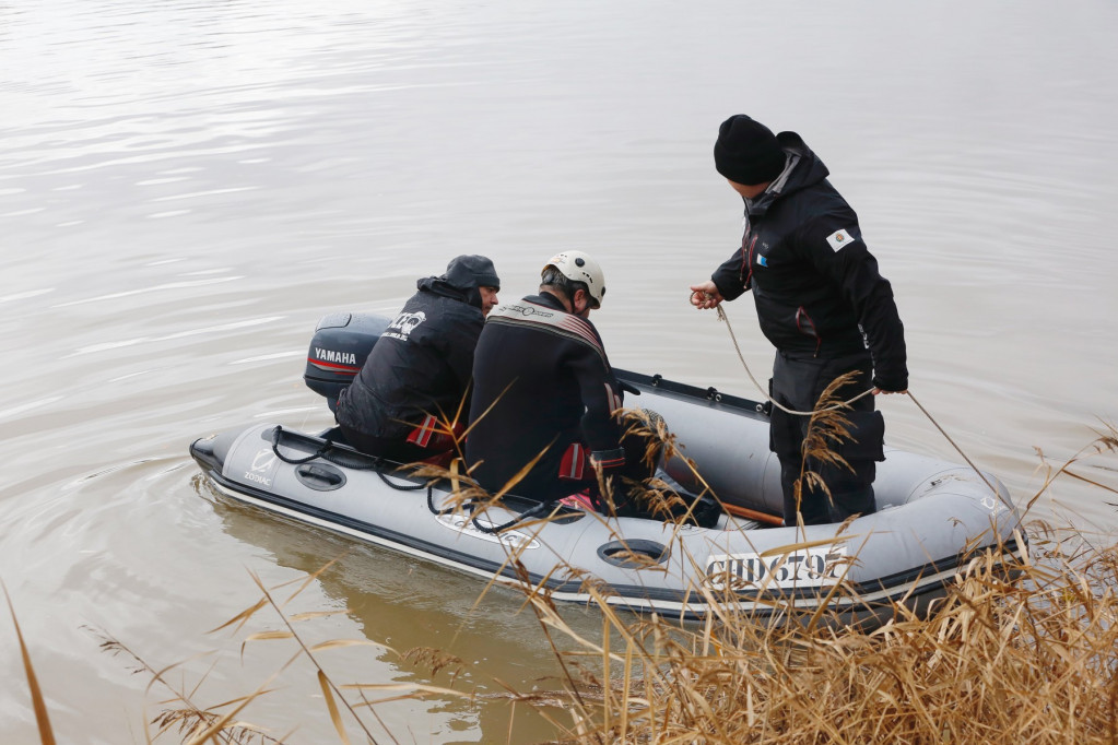 Telo muške osobe izvučeno iz jezera nedaleko od Sremske Mitrovice!