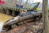 Misterija nestalog studenta rešena posle 45 godina: Identifikovano telo nađeno u poluraspadnutom automobilu u potoku u Alabami
