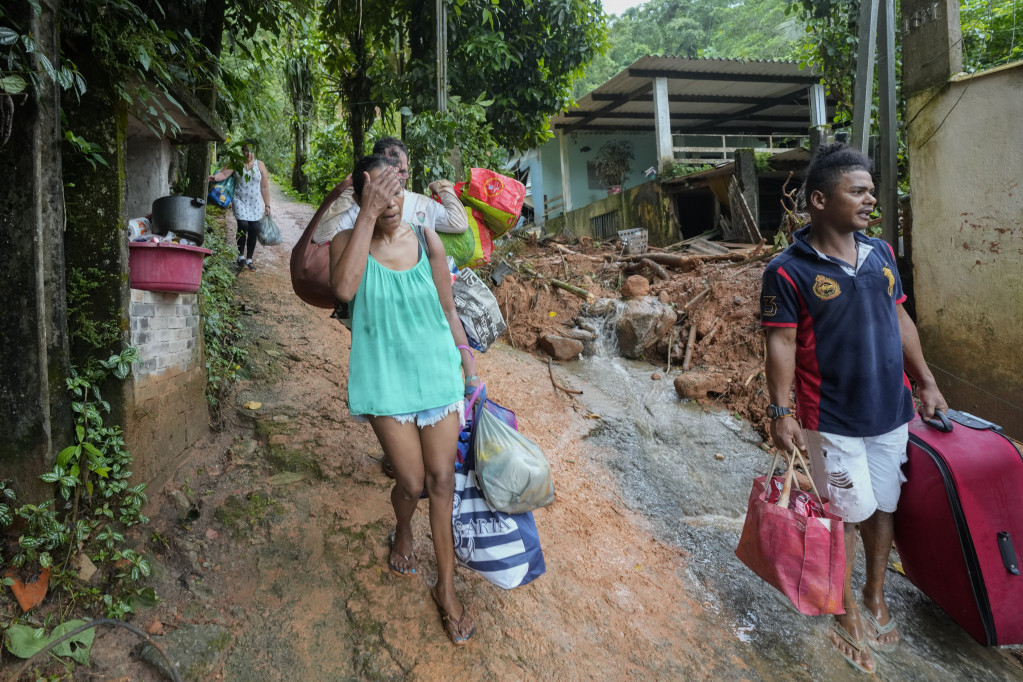 Potop u Rio de Žaneiru: U obilnim kišama poginulo najmanje sedam osoba!