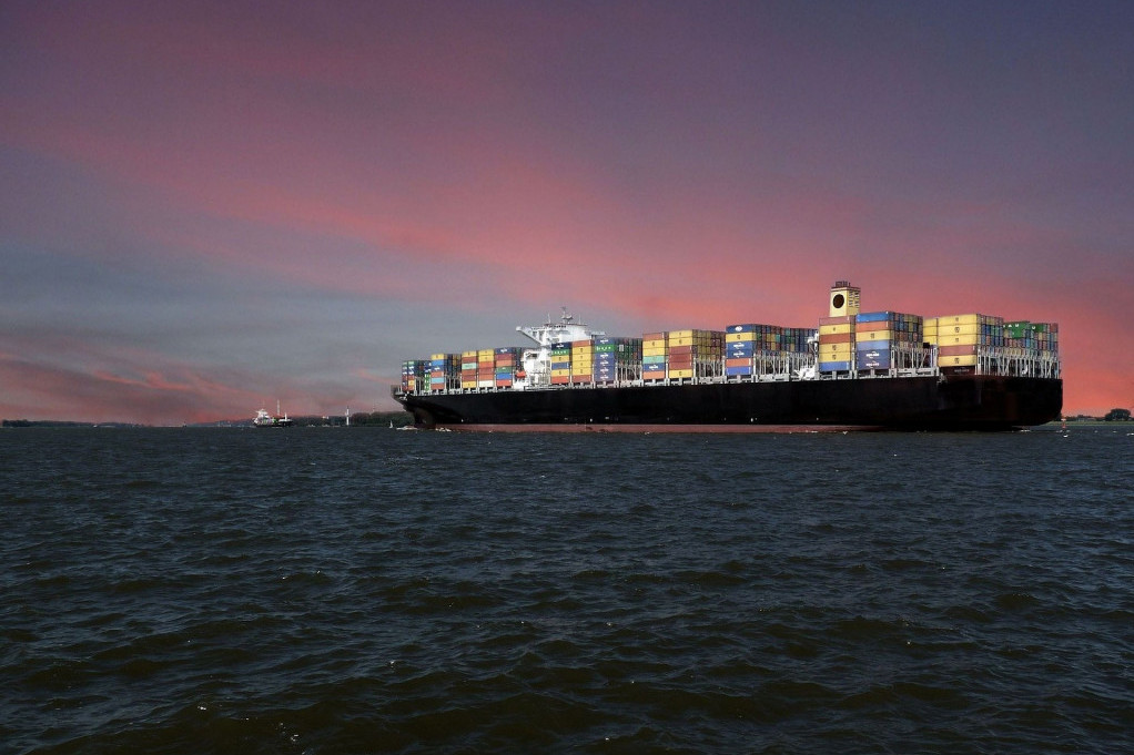 Stizaće nam roba iz Kine: „Naoružani“ Moler-Maersk se vraća na Crveno more
