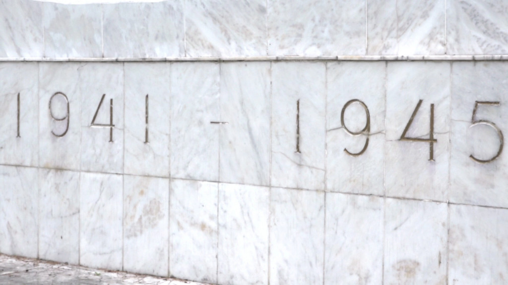 Tri šestice, kukasti krstovi i Davidova zvezda u centru Ivanjice: Nepoznati počinioci oskrnavili Spomenik revolucije posvećen partizanima