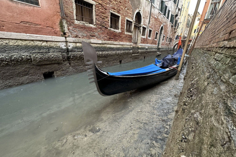 Venecija bez vode: Zbog čega su presušili čuveni kanali? (VIDEO/FOTO)