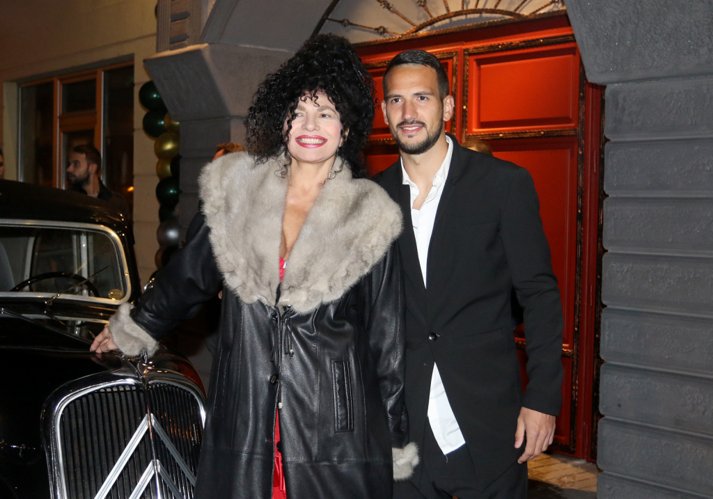 Komšije raskrinkale Lidiju Vukićević: Otkrili sa kim glumica šeta zagrljena po kraju!