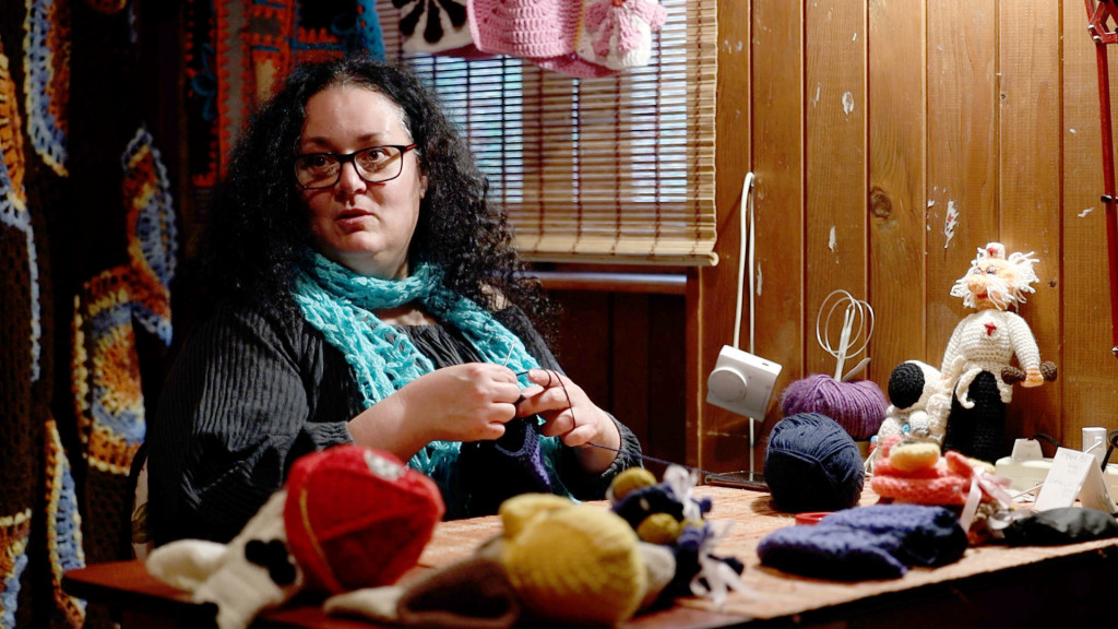 Gordana štrika ono što bi svakom muškarcu trebalo u ove zimske dane da mu greje muškost! Jer čizma glavu čuva, a nakurnjak... (FOTO)