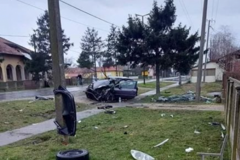 Saobraćajna nesreća u Smederevu, četiri osobe povređene! Delovi automobila razneti po putu (FOTO)