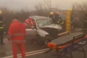 Lančani sudar na Ibarskoj magistrali! Vatrogasci iz uništenog automobila vade teško povređenog muškarca (UZNEMIRUJUĆI VIDEO)