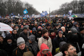 Nemci protestuju protiv rata i isporuke oružja Ukrajini! Nekoliko stotina na ulicama Berlina